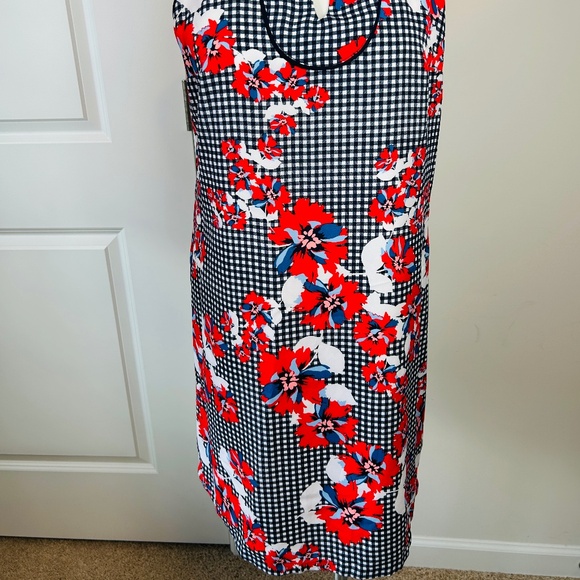 Crown & Ivy Sleeveless Floral Shift Dress w/ Ruffle-Trimmed Split Neckline Sz M - Picture 10 of 11